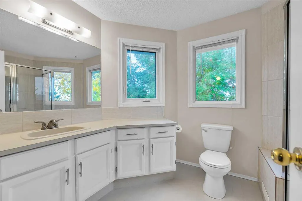147 Scenic Way NW
