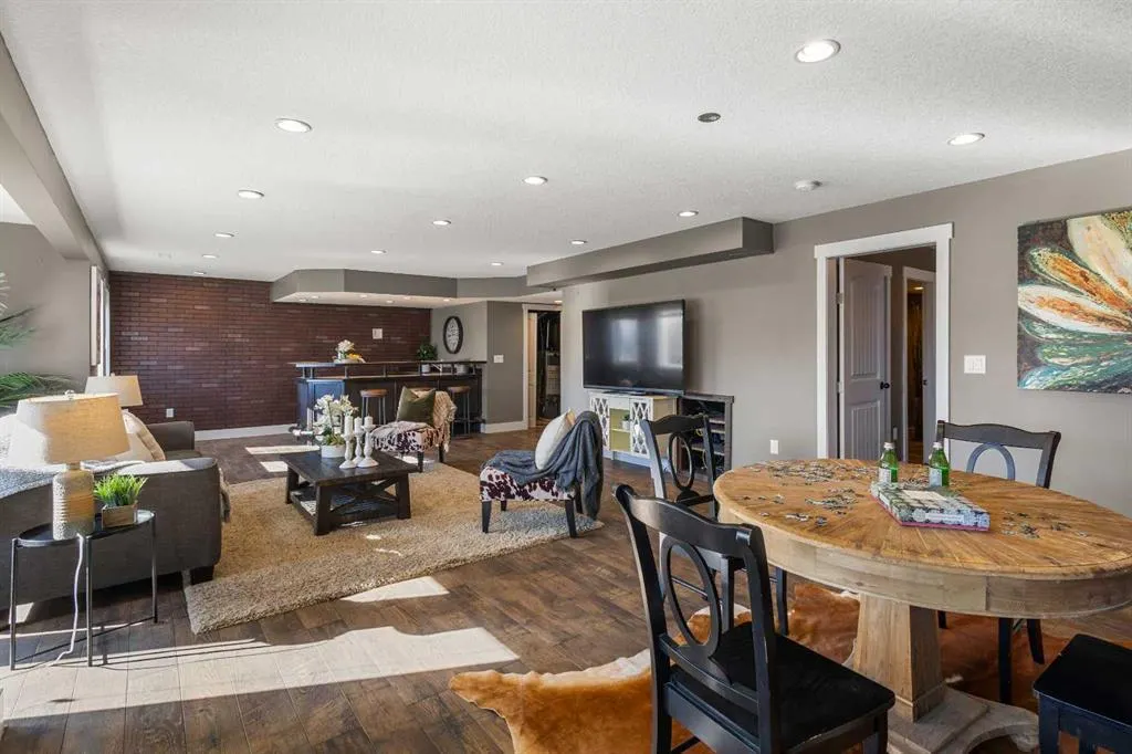 52 Canoe Road SW