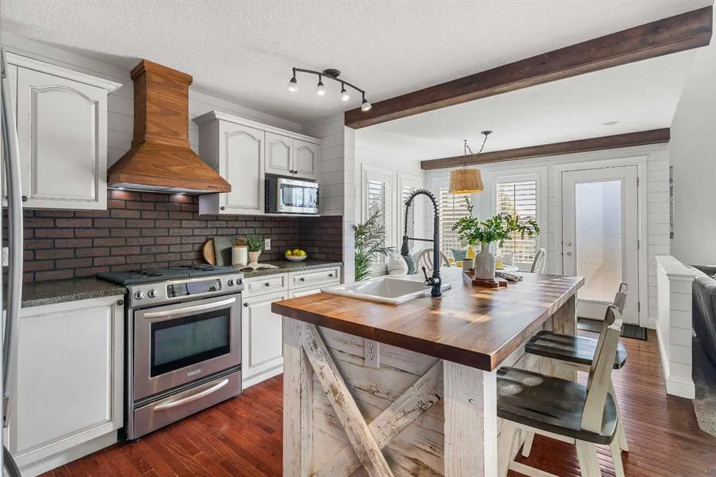 52 Canoe Road SW