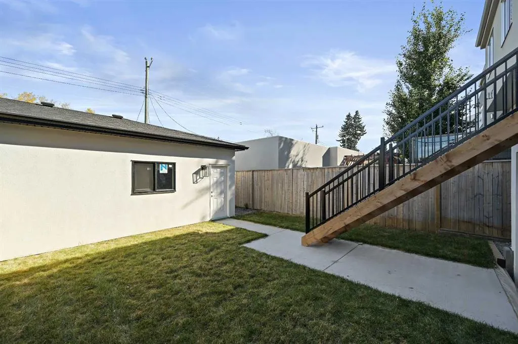 2212 33 Street SW