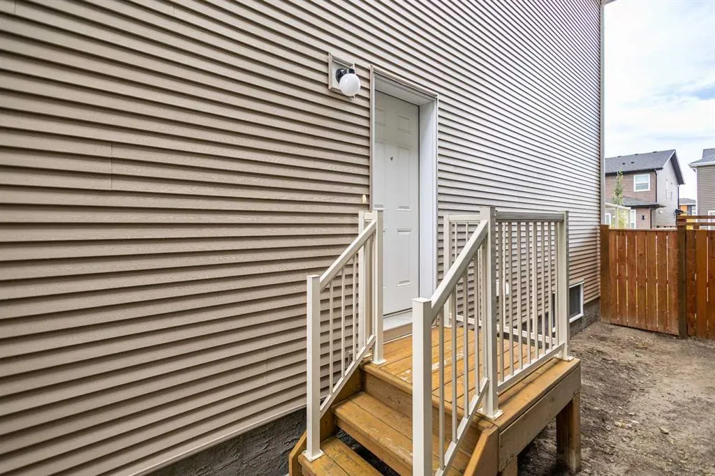 175 Howse Rise NE