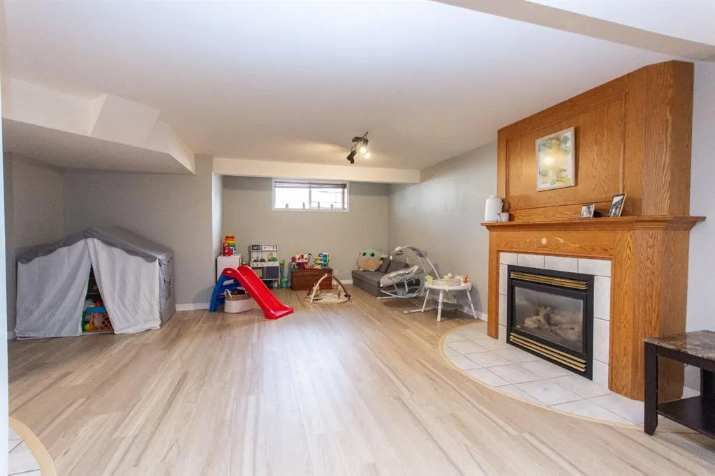 65 Lamont Close