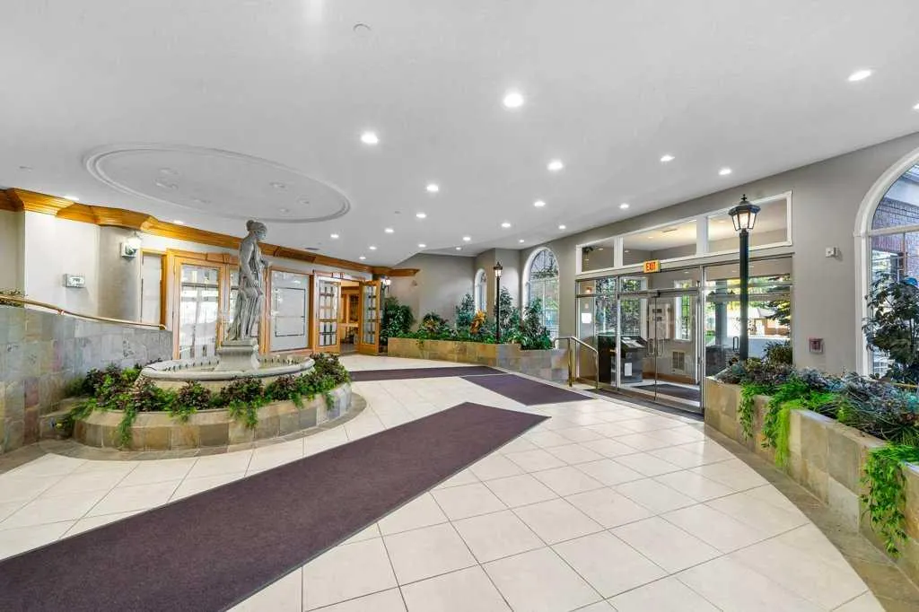 200 Lincoln Way SW, #215