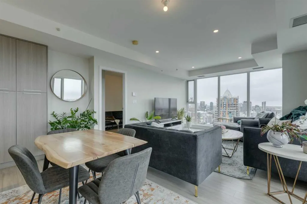 930 16 Avenue SW, #2406