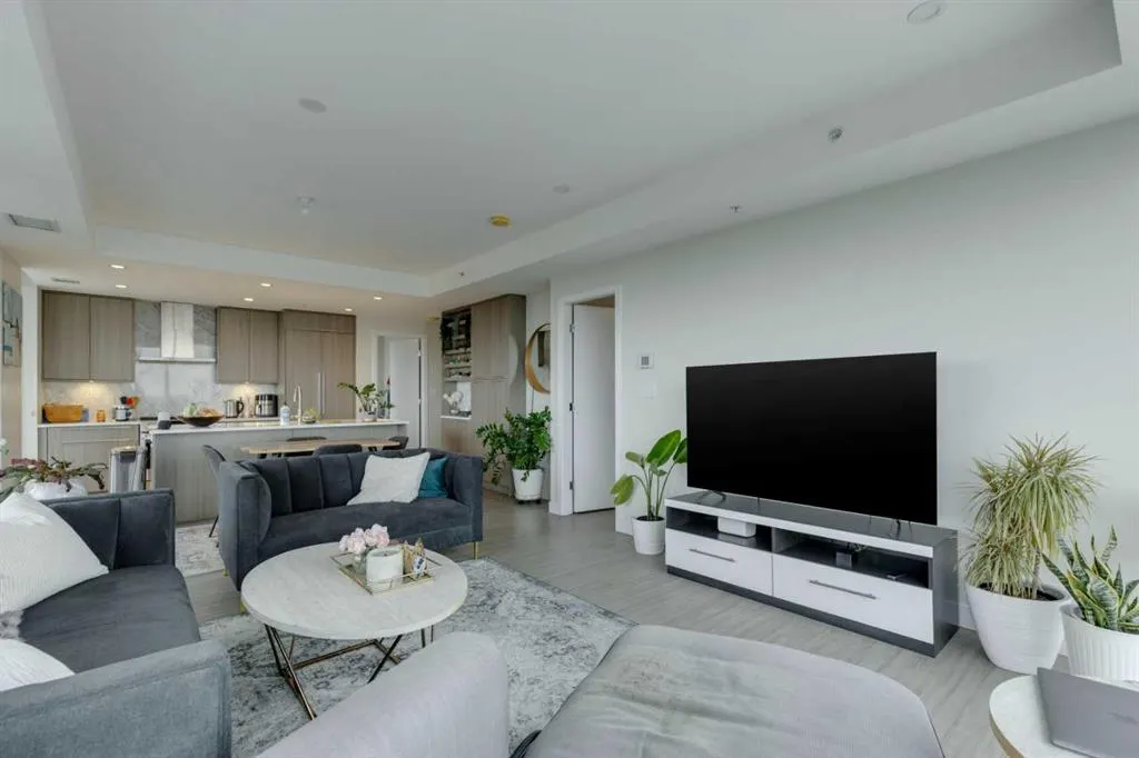 930 16 Avenue SW, #2406