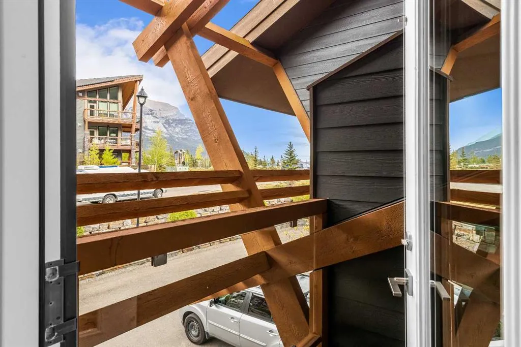 105 Stewart Creek Rise SW, #204