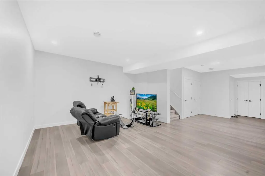 134 Corner Meadows Common NE