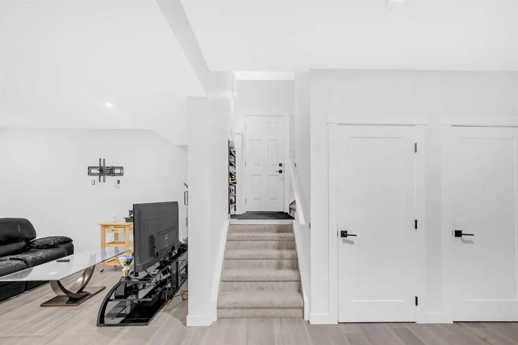 134 Corner Meadows Common NE
