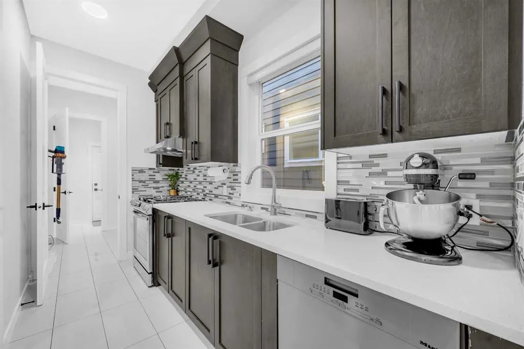 134 Corner Meadows Common NE