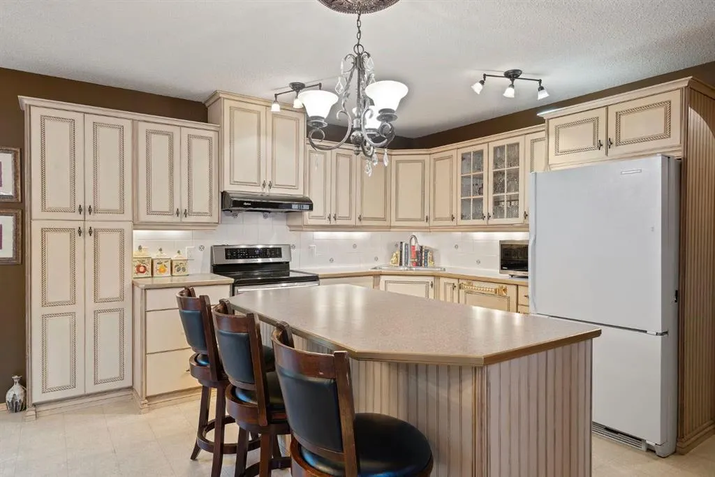 146114 288 Street W