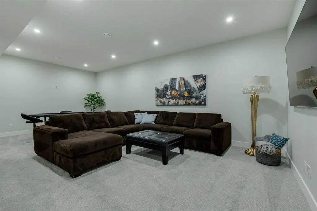 33 Paintbrush Park