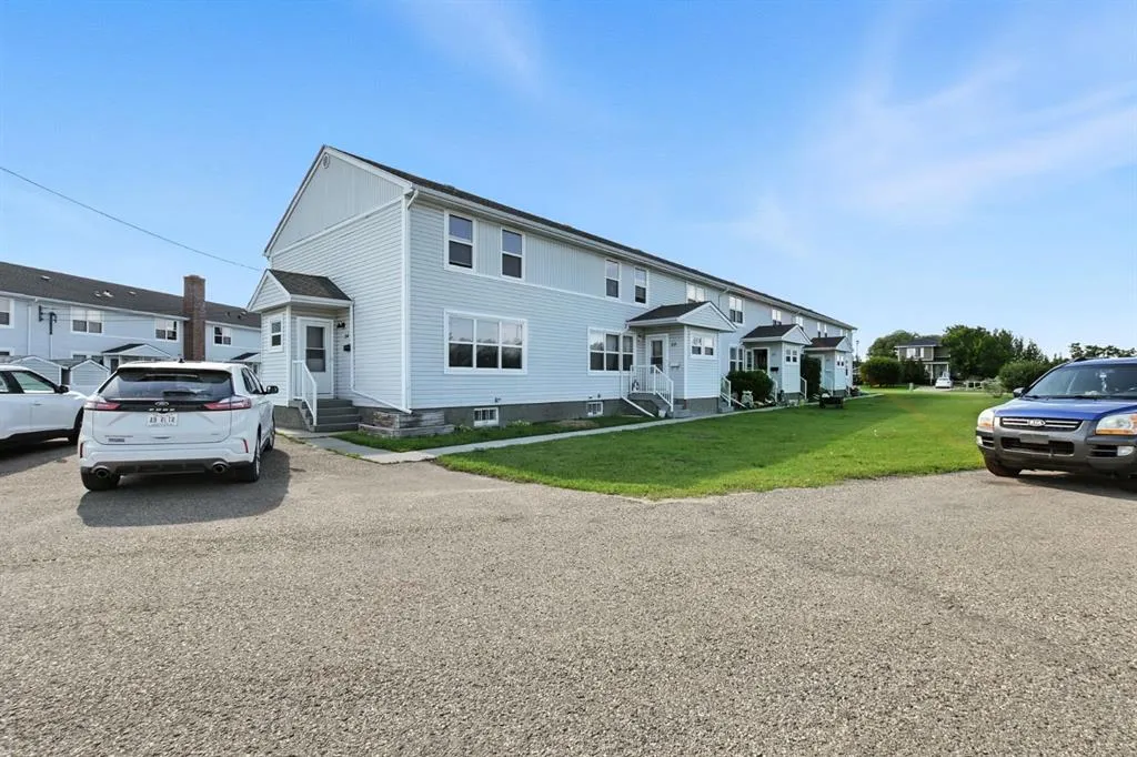 24 Poplar Crescent