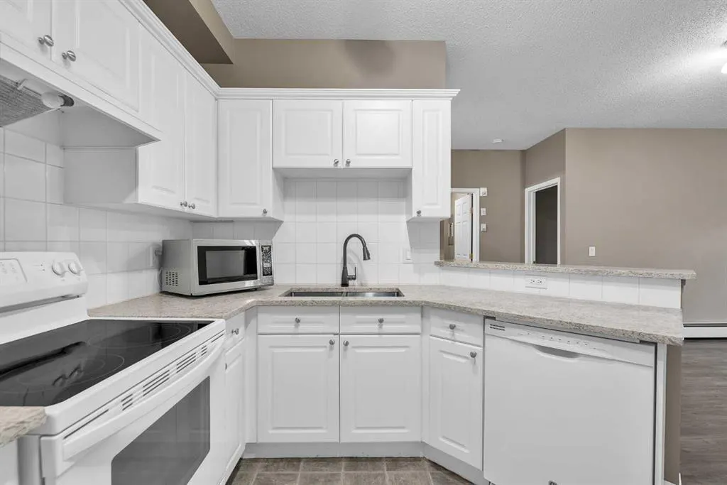 126 14 Avenue SW, #208
