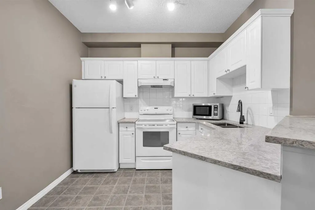 126 14 Avenue SW, #208