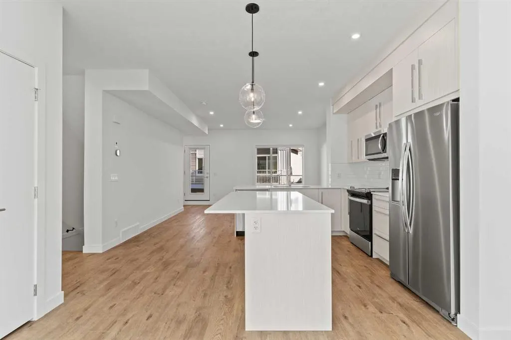 280 Chelsea Road, #2002