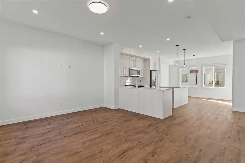 280 Chelsea Road, #2002
