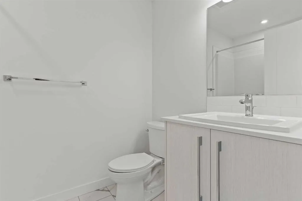 280 Chelsea Road, #2002