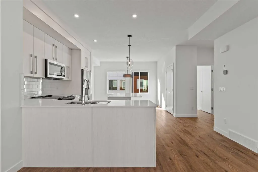 280 Chelsea Road, #2002
