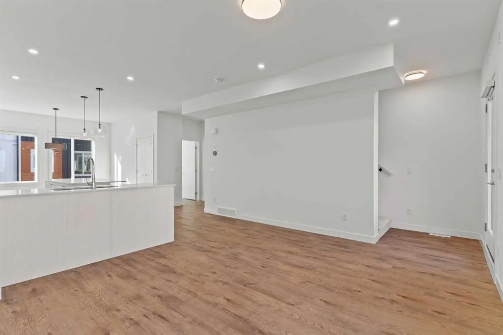 280 Chelsea Road, #2002