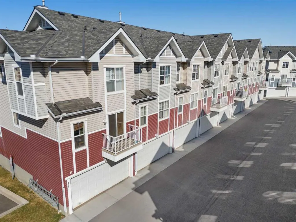 3305 New Brighton Gardens SE