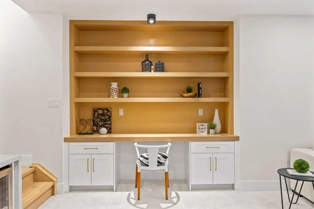 12 Vardana Place NW