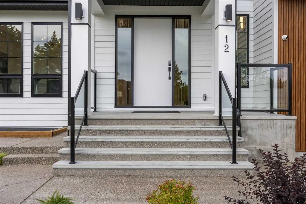 12 Vardana Place NW