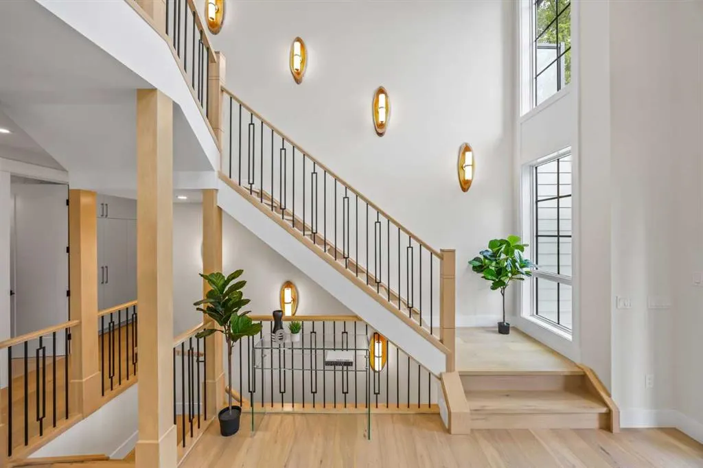 12 Vardana Place NW