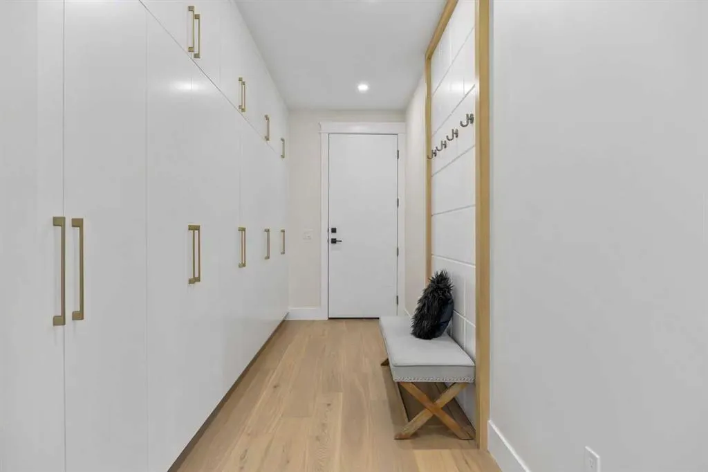 12 Vardana Place NW