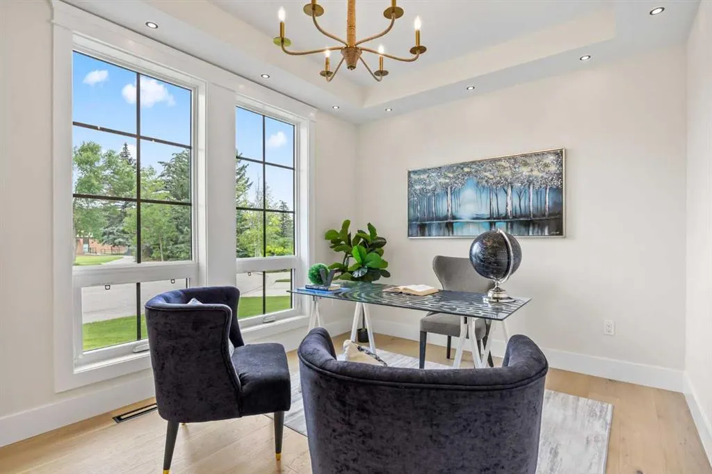 12 Vardana Place NW