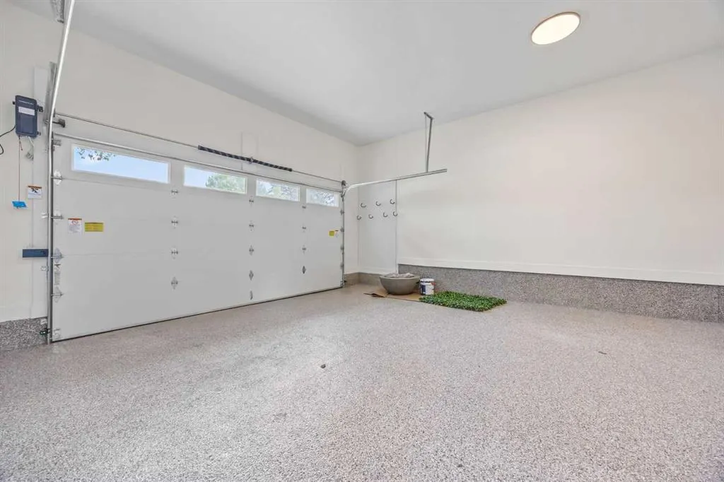 12 Vardana Place NW