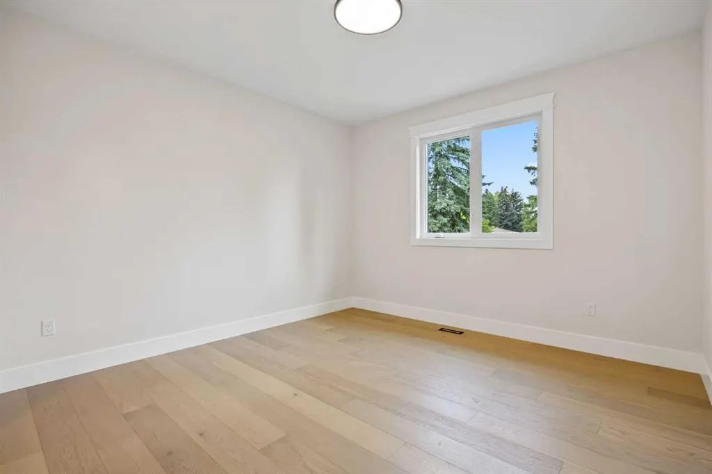 12 Vardana Place NW