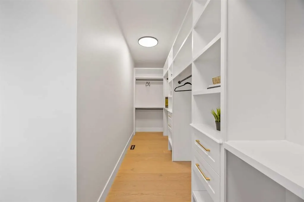 12 Vardana Place NW
