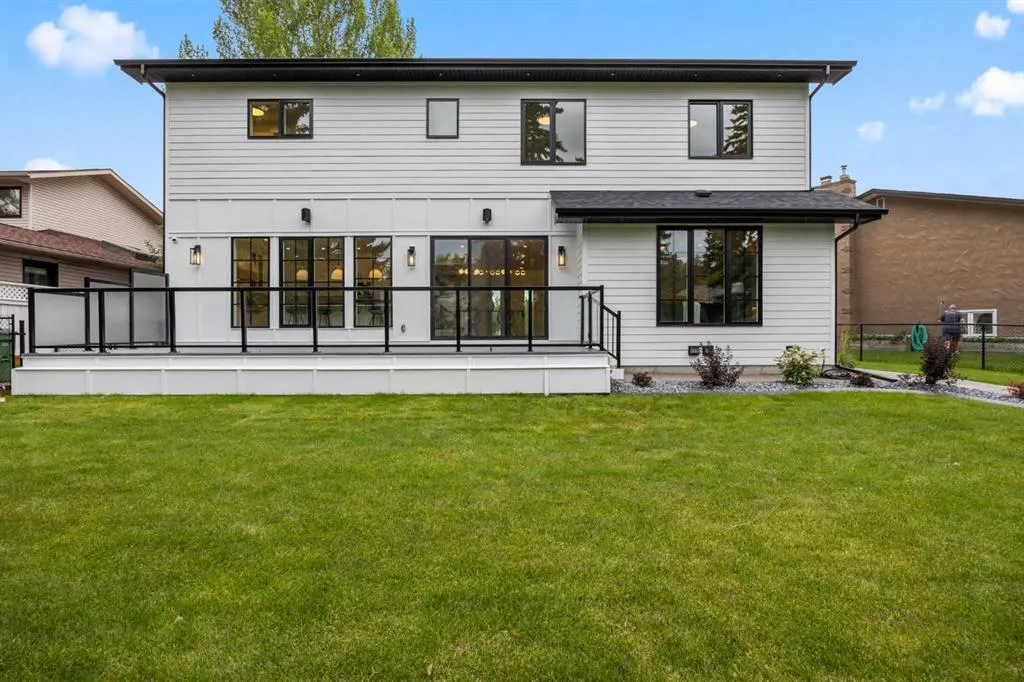 12 Vardana Place NW