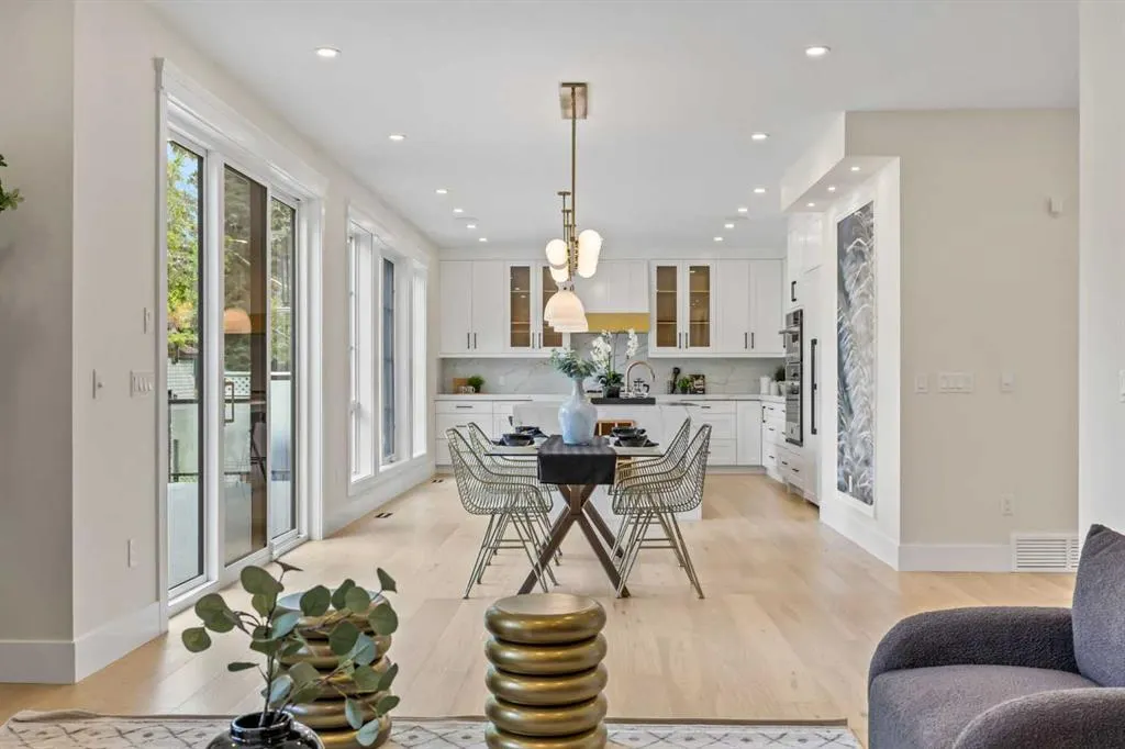 12 Vardana Place NW
