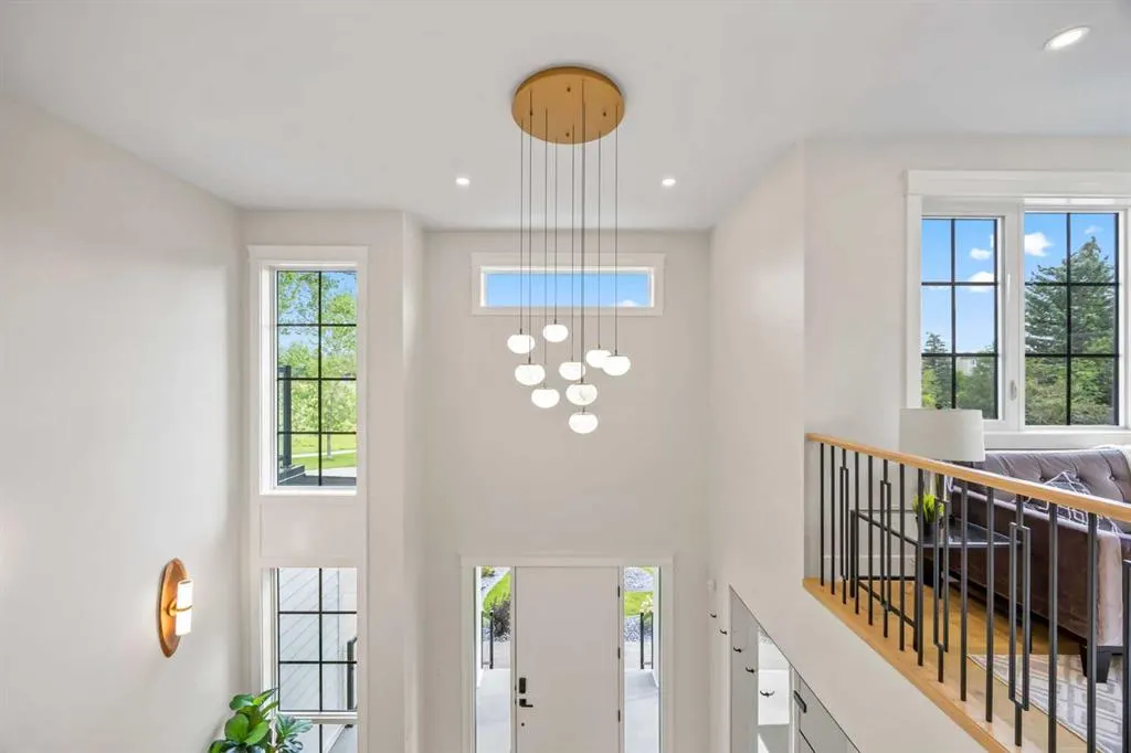 12 Vardana Place NW