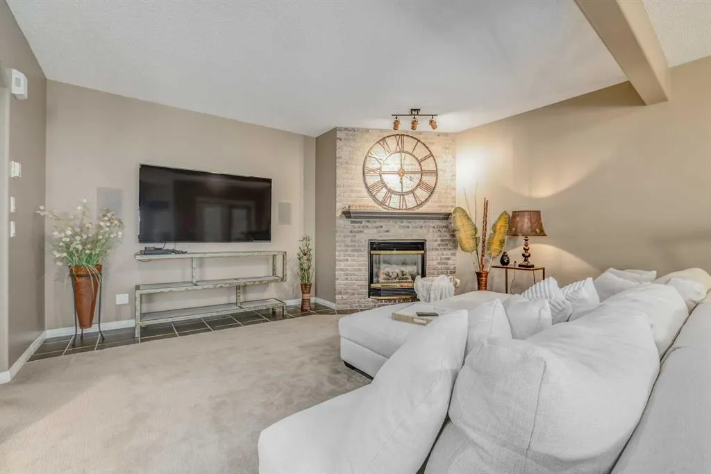 108 Mt Alberta View SE