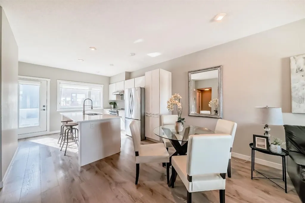 218 Sherwood Square NW, #802