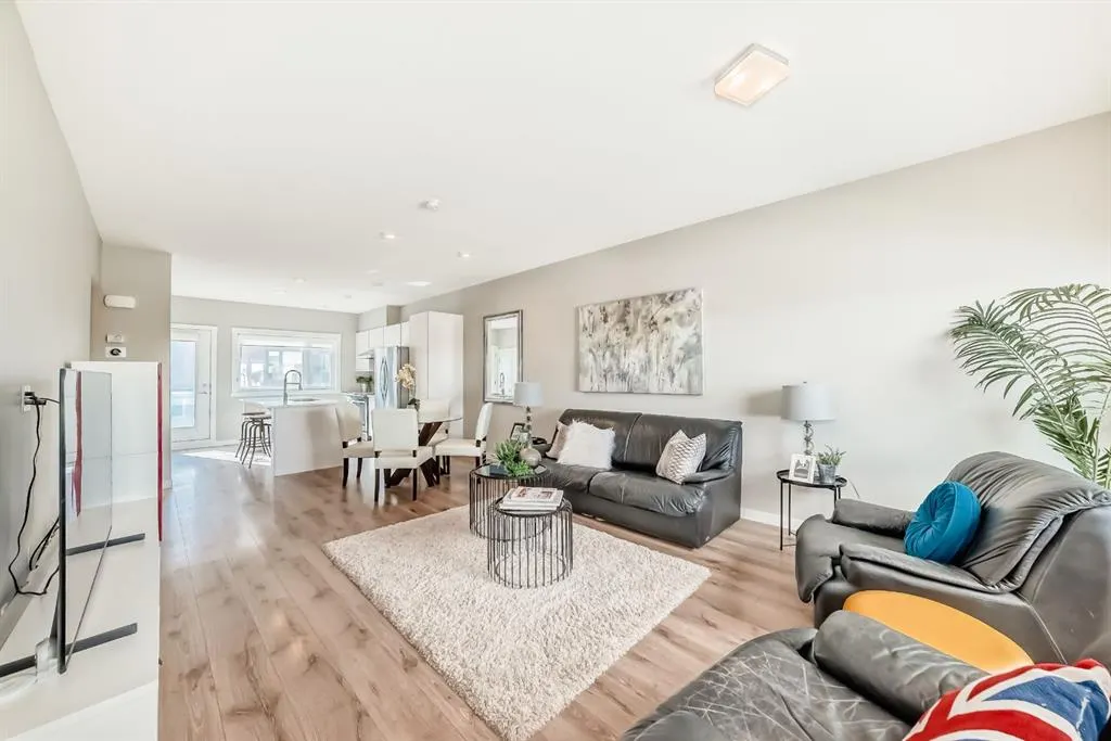 218 Sherwood Square NW, #802