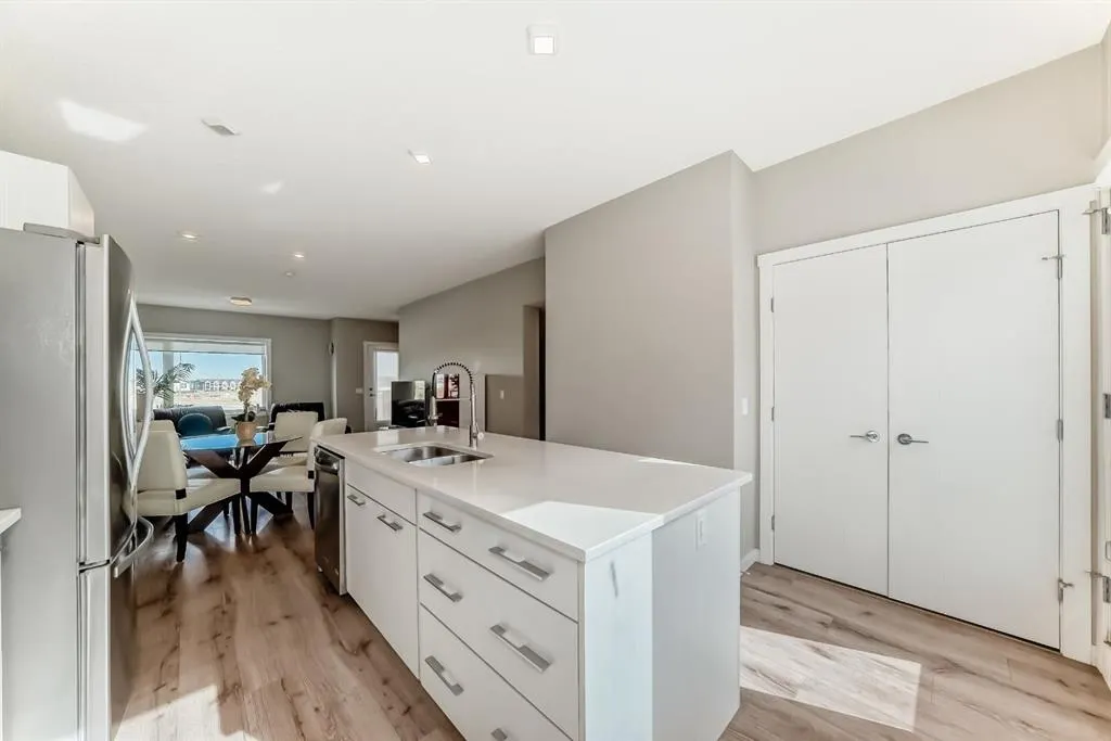 218 Sherwood Square NW, #802