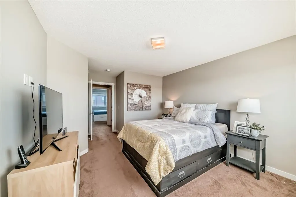 218 Sherwood Square NW, #802