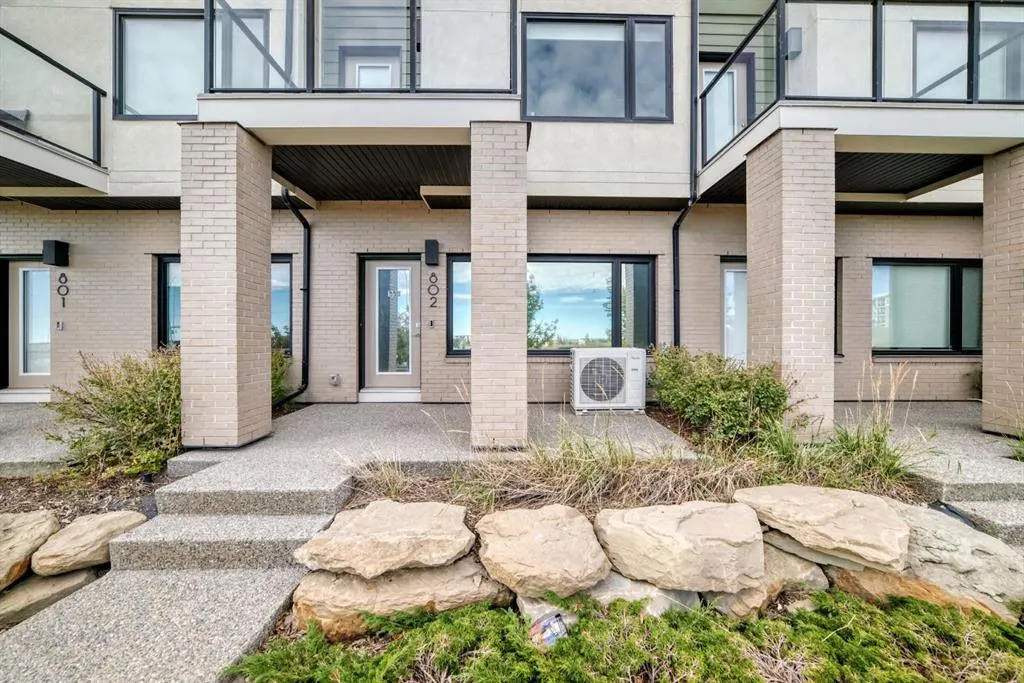 218 Sherwood Square NW, #802