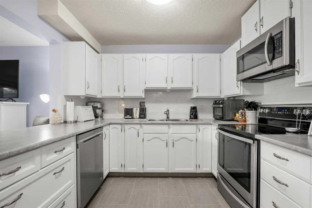 147 Somervale Park SW