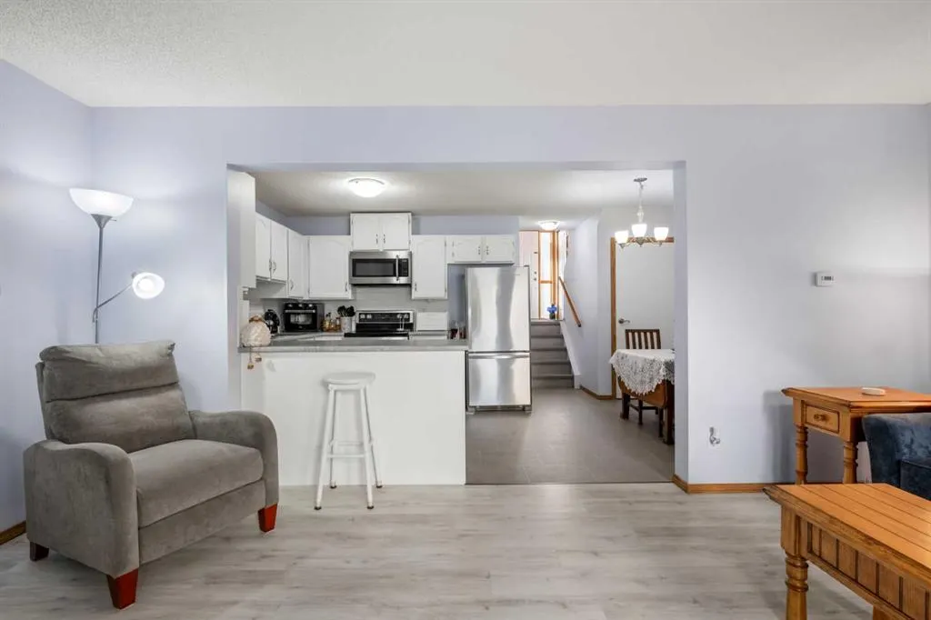 147 Somervale Park SW