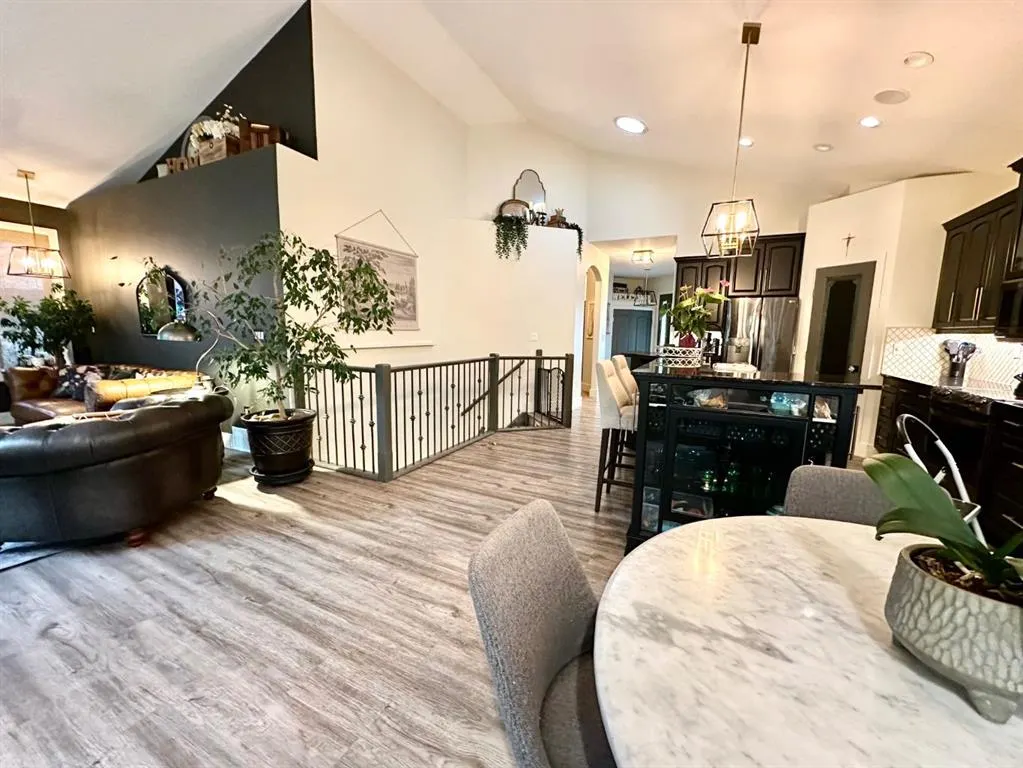 4231 41 Street Close