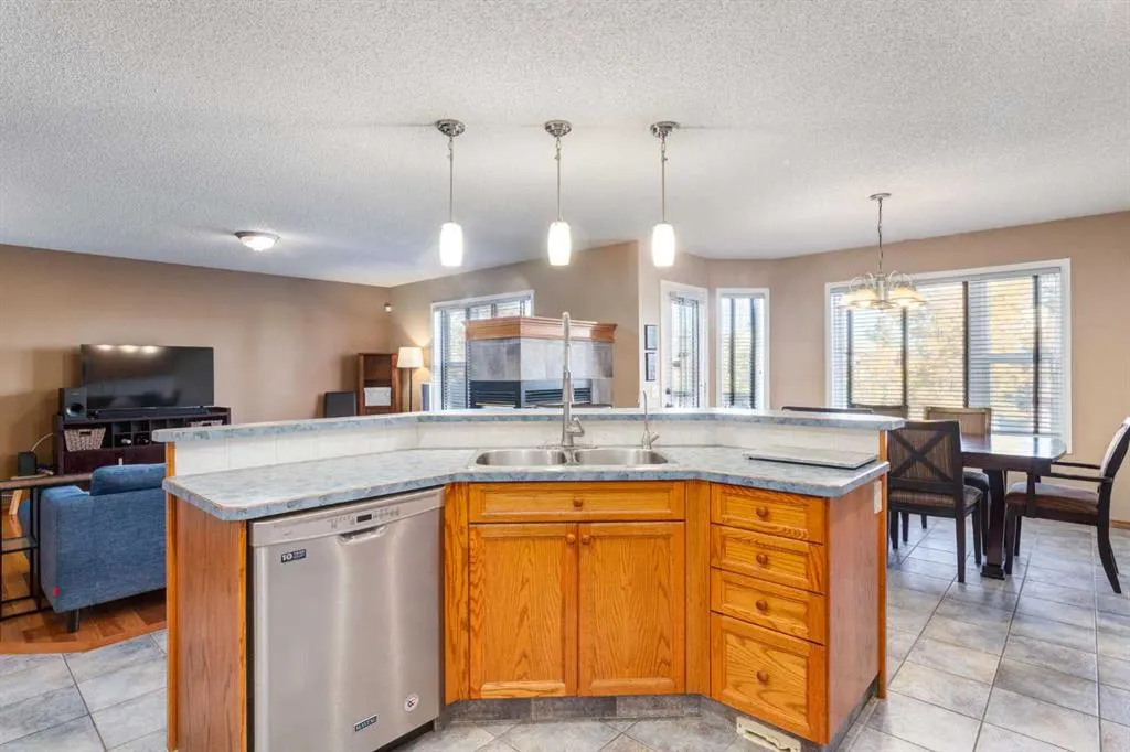 77 Somerset Circle SW