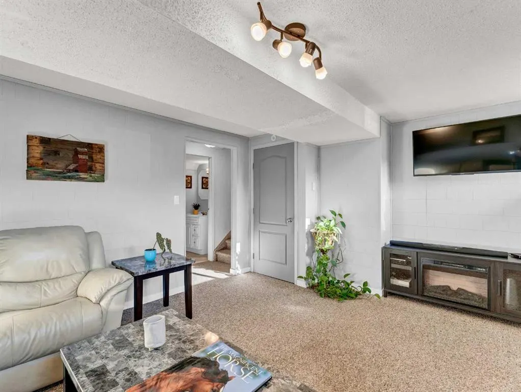 148 Cypress Way SE