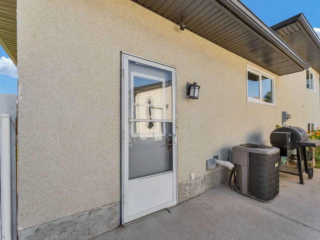 148 Cypress Way SE