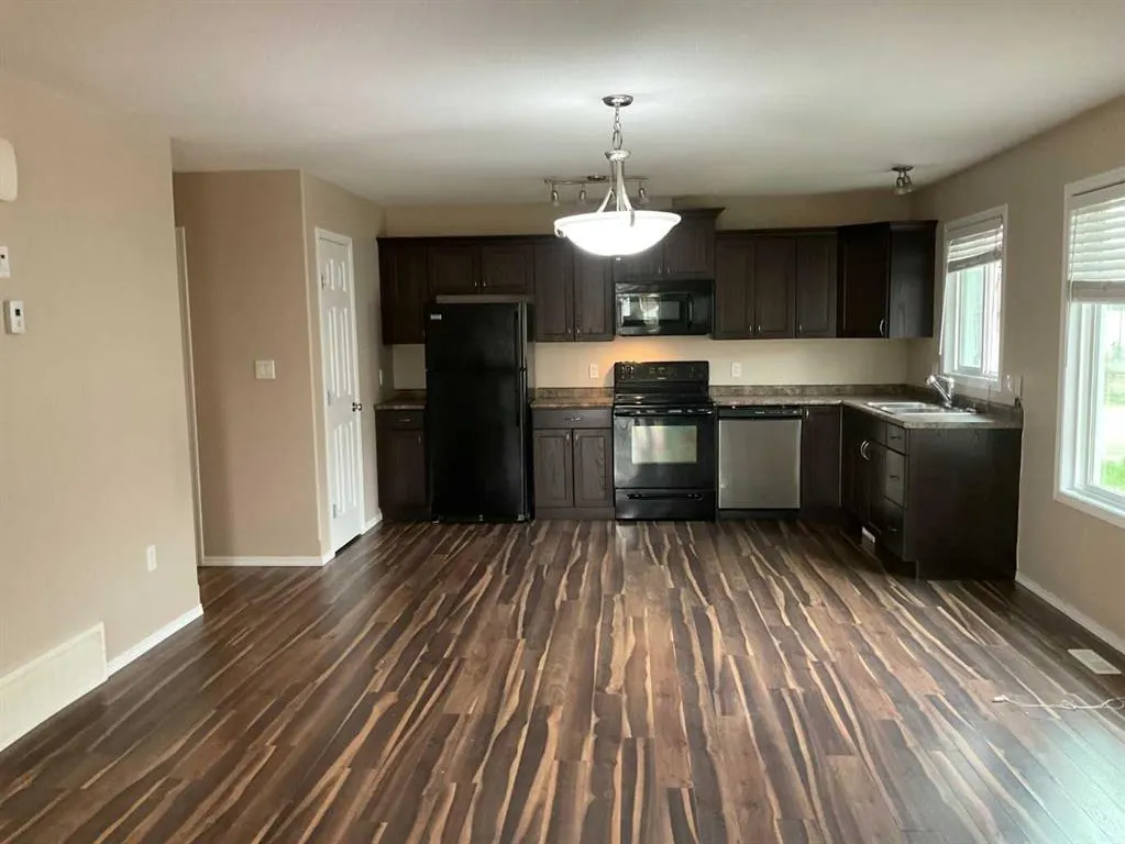 4729 45 Street, #3