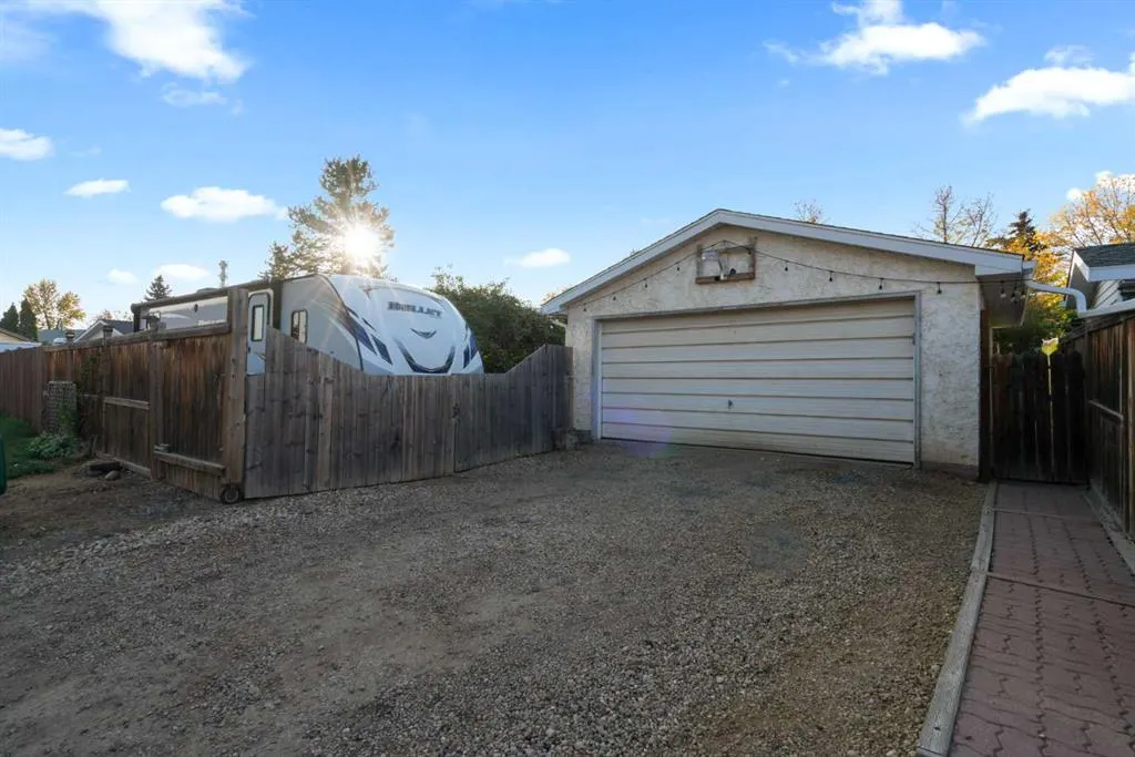 3735 66 Street