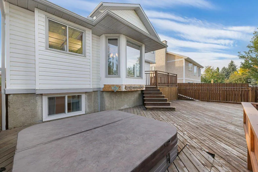 64 Woodmark Crescent SW
